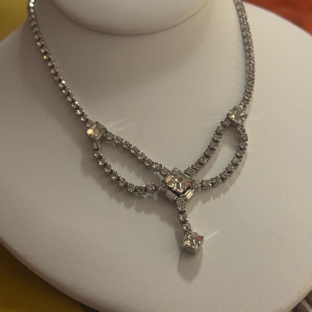 Elegant Leo Glass Pendant Necklace - Women's Jewelry